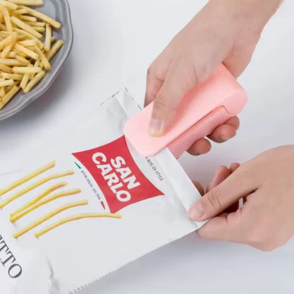1Pc Kitchen Handheld Snack Sealer, Plastic Bag Sealer for Freshness, Easy-To-Use Kitchen Gadge,Portable Sealer Packaging